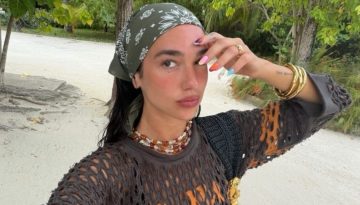 Dua Lipa: &Mu;&epsilon; neon french manicure &sigma;&tau;&eta;&nu; &Tau;&zeta;&alpha;&mu;ά&iota;&kappa;&alpha; &ndash; &eta; pop &epsilon;&kappa;&delta;&omicron;&chi;ή &tau;&eta;&sigmaf; &kappa;&lambda;&alpha;&sigma;&iota;&kappa;ή&sigmaf; &tau;ά&sigma;&eta;&sigmaf;