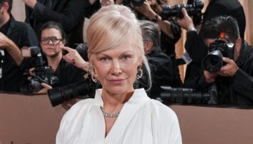 &Eta; Pamela Anderson &sigma;&omicron;&upsilon; &delta;&epsilon;ί&chi;&nu;&epsilon;&iota; &tau;&iota; &sigma;&eta;&mu;&alpha;ί&nu;&epsilon;&iota; minimal glam &ndash; Ό&lambda;&epsilon;&sigmaf; &omicron;&iota; &lambda;&epsilon;&pi;&tau;&omicron;&mu;έ&rho;&epsilon;&iota;&epsilon;&sigmaf; &gamma;&iota;&alpha; &tau;&omicron; beauty look &tau;&eta;&sigmaf;