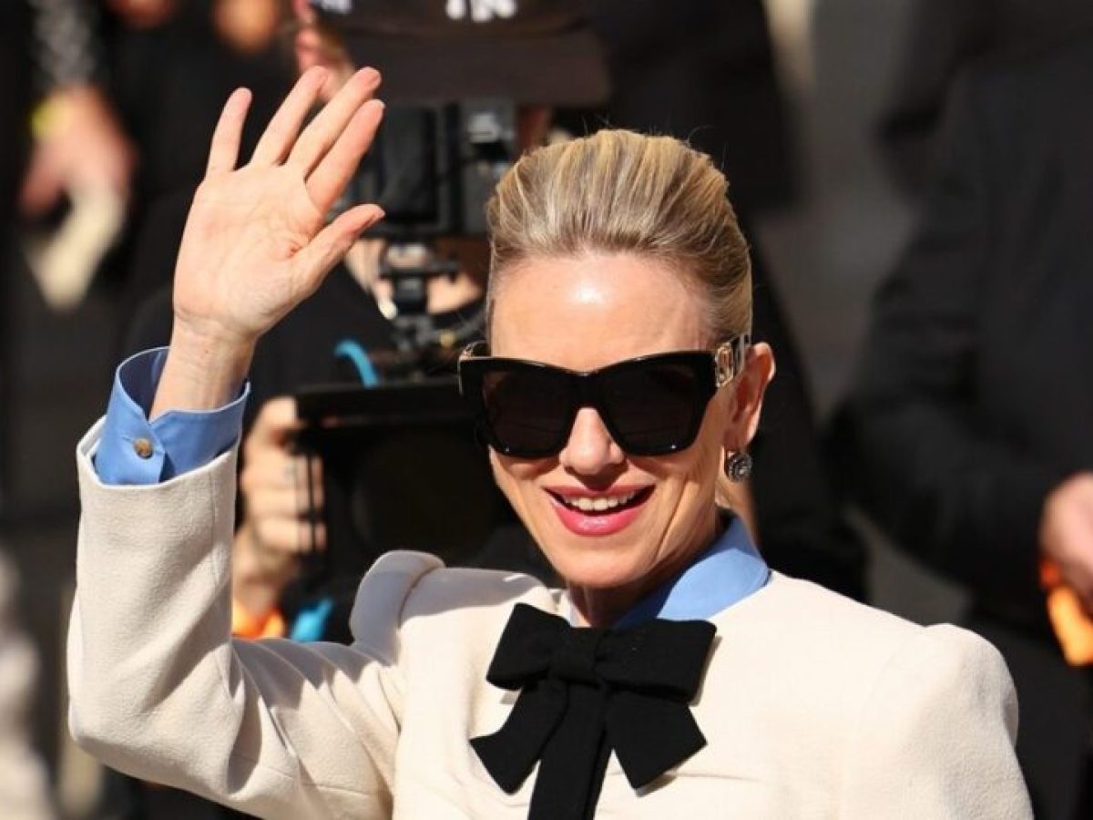 Naomi Watts: &Upsilon;&iota;&omicron;&theta;έ&tau;&eta;&sigma;&epsilon; &tau;&eta;&nu; &alpha;&pi;ό&lambda;&upsilon;&tau;&eta; sculptural &epsilon;&kappa;&delta;&omicron;&chi;ή &tau;&omicron;&upsilon; &kappa;&lambda;&alpha;&sigma;&iota;&kappa;&omicron;ύ &sigma;&iota;&nu;&iota;ό&nu;